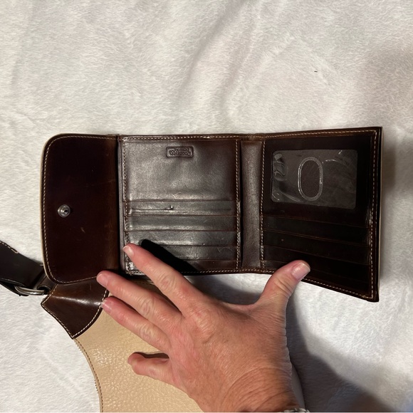 Dooney and Bourke - Picture 6 of 9